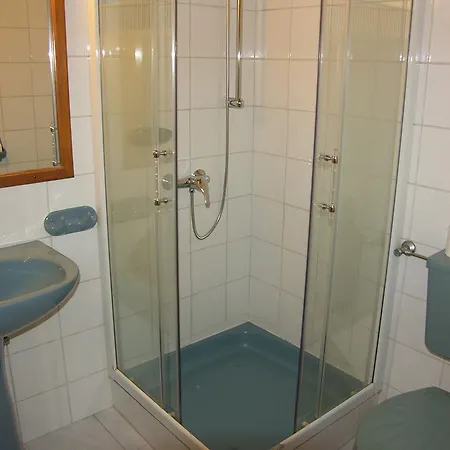 Adler Panzio Gæstehus 3*